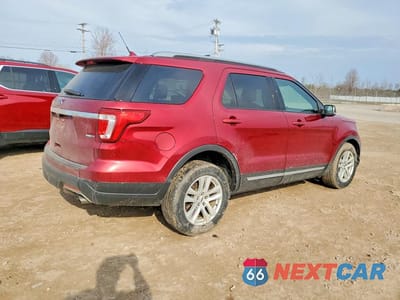 Trzecie zdjęcie samochodu z tyłu: 2019 FORD EXPLORER XLT VIN:1FM5K8DH6KGA94390 - miniatura