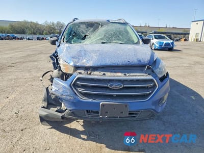 Piąte zdjęcie samochodu w środku: 2019 FORD ESCAPE SE VIN:1FMCU0GD1KUB79618 - miniatura