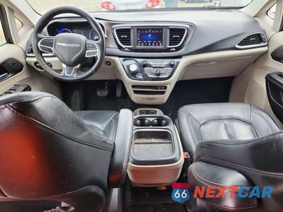 Zdjęcie 8 z 13 samochodu: 2020 CHRYSLER PACIFICA TOURING L VIN:2C4RC1BG6LR268995 - miniatura