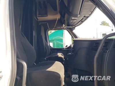 Piąte zdjęcie samochodu w środku: 2026 FREIGHTLINER CASCADIA 126