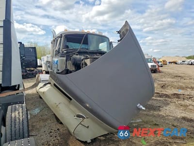 2001 MACK 600 CH600 1M1AA13YX1W141536 - główne zdjęcie licytacji z USA - miniatura