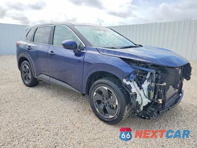 Czwarte zdjęcie samochodu z boku: 2025 NISSAN ROGUE SV VIN:5N1BT3BA1SC798626 - miniatura