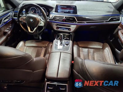 Zdjęcie 8 z 12 samochodu: 2016 BMW 740 I VIN:WBA7E2C57GG714497 - miniatura
