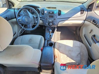Zdjęcie 8 z 12 samochodu: 2010 KIA FORTE LX VIN:KNAFT4A27A5049285 - miniatura