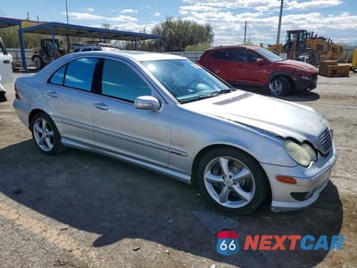 Czwarte zdjęcie samochodu z boku: 2006 MERCEDES-BENZ C 350 VIN:WDBRF56H56F748277 - miniatura