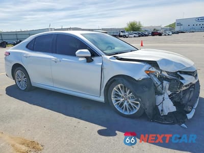 Czwarte zdjęcie samochodu z boku: 2020 TOYOTA CAMRY HYBRID XLE VIN:4T1F31AKXLU532677 - miniatura