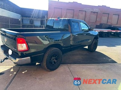 Czwarte zdjęcie samochodu z boku: 2020 RAM 1500 BIG HORN VIN:1C6SRFBT5LN162892 - miniatura