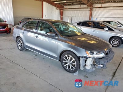 Czwarte zdjęcie samochodu z boku: 2017 VOLKSWAGEN JETTA SE VIN:3VWDB7AJ3HM291790 - miniatura