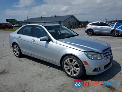 Czwarte zdjęcie samochodu z boku: 2011 MERCEDES-BENZ C 300 4MATIC VIN:WDDGF8BB9BR167732 - miniatura