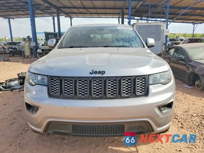 Piąte zdjęcie samochodu w środku: 2018 JEEP GRAND CHEROKEE LAREDO VIN:1C4RJFAG0JC190675 - miniatura
