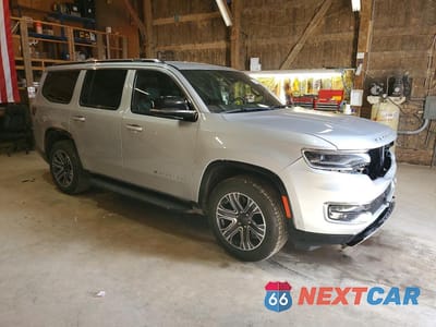 Czwarte zdjęcie samochodu z boku: 2024 JEEP WAGONEER SERIES II VIN:1C4SJUBP5RS116593 - miniatura