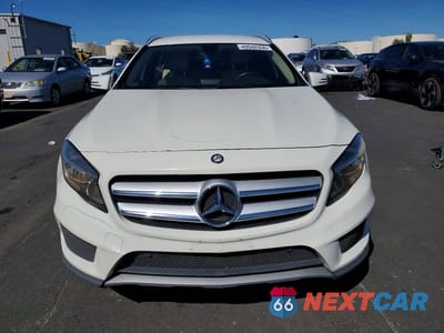 Piąte zdjęcie samochodu w środku: 2015 MERCEDES-BENZ GLA 250 4MATIC VIN:WDCTG4GB1FJ065637 - miniatura