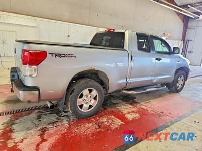 Trzecie zdjęcie samochodu z tyłu: 2010 TOYOTA TUNDRA DOUBLE CAB SR5 VIN:5TFUY5F1XAX158037 - miniatura