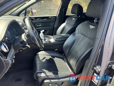 Piąte zdjęcie samochodu w środku: 2017 BENTLEY BENTAYGA VIN:SJAAC2ZV6HC015264 - miniatura