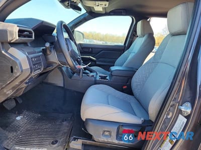 Zdjęcie 7 z 11 samochodu: 2025 TOYOTA TACOMA SR5 VIN:3TMLB5JN2SM191841 - miniatura