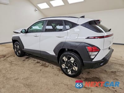 Drugie zdjęcie samochodu z przodu: 2025 HYUNDAI KONA SEL VIN:KM8HBCAB0SU308713 - miniatura