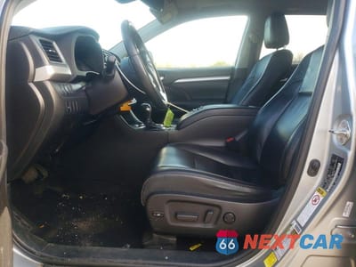 Zdjęcie 7 z 13 samochodu: 2019 TOYOTA HIGHLANDER XLE VIN:5TDJZRFH2KS956978 - miniatura