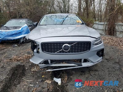 Piąte zdjęcie samochodu w środku: 2024 VOLVO S60 CORE VIN:7JRL12TK0RG320122 - miniatura