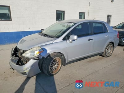 2007 NISSAN VERSA 1.8 S 3N1BC11E27L459224 - główne zdjęcie licytacji z USA - miniatura