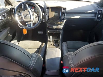 Zdjęcie 8 z 13 samochodu: 2021 VOLVO XC40 T5 R-DESIGN VIN:YV4162UM9M2492854 - miniatura