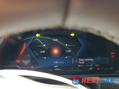 Zdjęcie 9 z 12 samochodu: 2025 BMW 330I VIN:3MW69CW02S8F18075 - miniatura