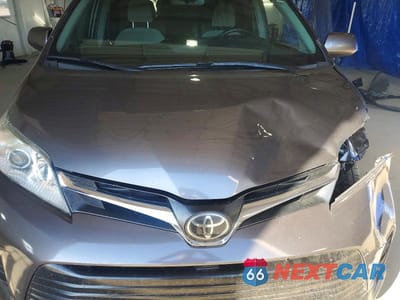 Zdjęcie 12 z 13 samochodu: 2018 TOYOTA SIENNA LE VIN:5TDKZ3DC0JS954461 - miniatura