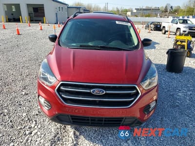 Piąte zdjęcie samochodu w środku: 2018 FORD ESCAPE SE VIN:1FMCU0GD3JUC32561 - miniatura