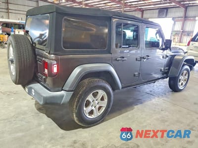 Trzecie zdjęcie samochodu z tyłu: 2018 JEEP WRANGLER UNLIMITED SPORT VIN:1C4HJXDGXJW157789 - miniatura