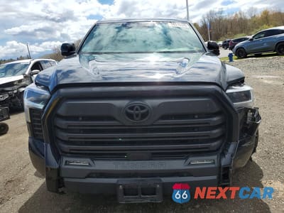 Piąte zdjęcie samochodu w środku: 2025 TOYOTA TUNDRA SR5 VIN:5TFLA5DA2SX252854 - miniatura