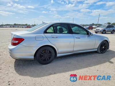 Trzecie zdjęcie samochodu z tyłu: 2014 MERCEDES-BENZ C 250 VIN:WDDGF4HBXEA928769 - miniatura