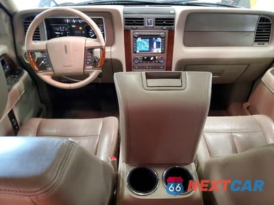 Zdjęcie 8 z 12 samochodu: 2014 LINCOLN NAVIGATOR VIN:5LMJJ2J53EEL02151 - miniatura