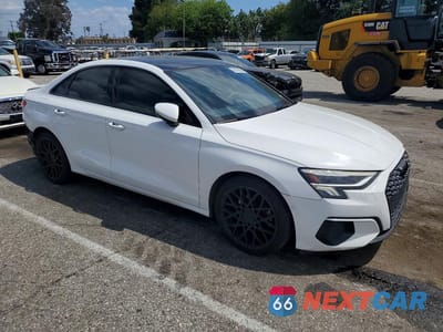 Czwarte zdjęcie samochodu z boku: 2023 AUDI A3 PREMIUM VIN:WAUAUDGY0PA085290 - miniatura