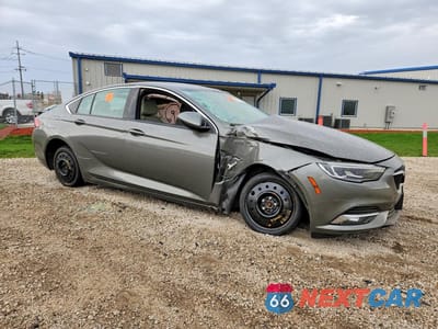 Czwarte zdjęcie samochodu z boku: 2018 BUICK REGAL ESSENCE VIN:W04GP6SXXJ1081568 - miniatura