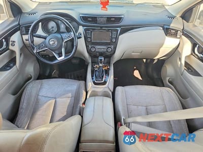 Zdjęcie 8 z 12 samochodu: 2017 NISSAN ROGUE SPORT SL VIN:JN1BJ1CP1HW015607 - miniatura
