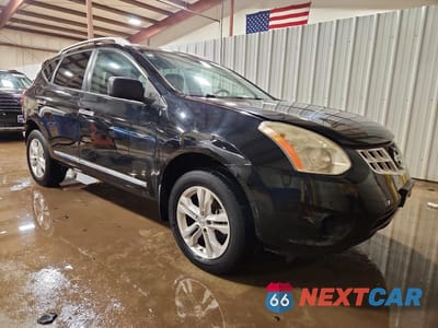 Czwarte zdjęcie samochodu z boku: 2013 NISSAN ROGUE S VIN:JN8AS5MV5DW141333 - miniatura