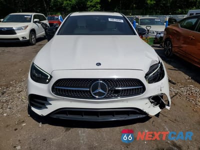 Piąte zdjęcie samochodu w środku: 2021 MERCEDES-BENZ E 350 VIN:W1KZF8DB2MA961611 - miniatura