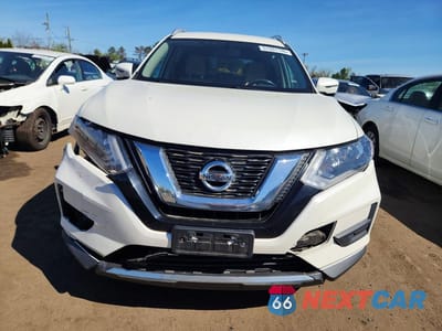 Piąte zdjęcie samochodu w środku: 2017 NISSAN ROGUE SV VIN:KNMAT2MV8HP512167 - miniatura