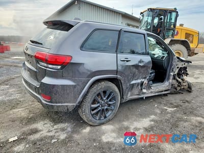 Trzecie zdjęcie samochodu z tyłu: 2020 JEEP GRAND CHEROKEE LAREDO VIN:1C4RJFAGXLC354078 - miniatura