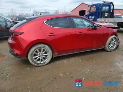 Trzecie zdjęcie samochodu z tyłu: 2019 MAZDA 3 PREFERRED PLUS VIN:JM1BPALM3K1127945 - miniatura