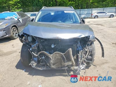 Piąte zdjęcie samochodu w środku: 2018 NISSAN ROGUE SV VIN:KNMAT2MT6JP518960 - miniatura