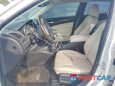 Zdjęcie 7 z 12 samochodu: 2016 CHRYSLER 300C VIN:2C3CCAEG9GH141501 - miniatura
