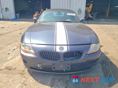 Piąte zdjęcie samochodu w środku: 2004 BMW Z4 3.0 VIN:4USBT53584LU08409 - miniatura