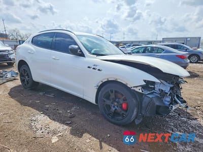 Czwarte zdjęcie samochodu z boku: 2022 MASERATI LEVANTE BASE VIN:ZN661XUA9NX383534 - miniatura