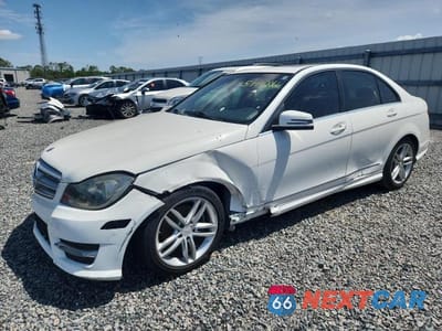 2013 MERCEDES-BENZ C 250 WDDGF4HB8DA810184 - główne zdjęcie licytacji z USA - miniatura