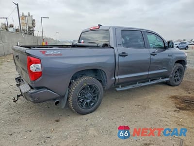 Trzecie zdjęcie samochodu z tyłu: 2021 TOYOTA TUNDRA CREWMAX SR5 VIN:5TFEY5F19MX299299 - miniatura