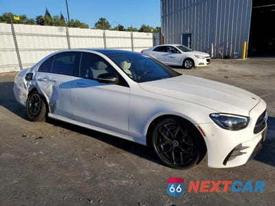 Czwarte zdjęcie samochodu z boku: 2021 MERCEDES-BENZ E 450 4MATIC VIN:W1KZF5KB0MB002669 - miniatura