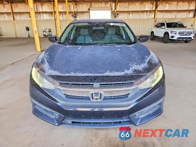 Piąte zdjęcie samochodu w środku: 2017 HONDA CIVIC LX VIN:2HGFC2F5XHH538018 - miniatura