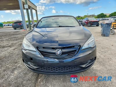 Piąte zdjęcie samochodu w środku: 2019 BUICK CASCADA SPORT TOURING VIN:W04WJ3N54KG380347 - miniatura