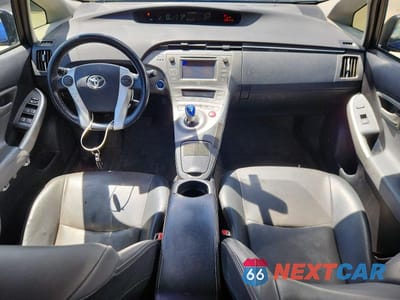 Zdjęcie 8 z 12 samochodu: 2014 TOYOTA PRIUS FIVE VIN:JTDKN3DU5E0368853 - miniatura