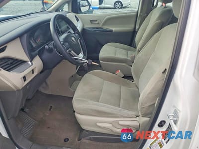 Zdjęcie 7 z 13 samochodu: 2017 TOYOTA SIENNA L 7-PASSENGER VIN:5TDZZ3DC9HS785677 - miniatura